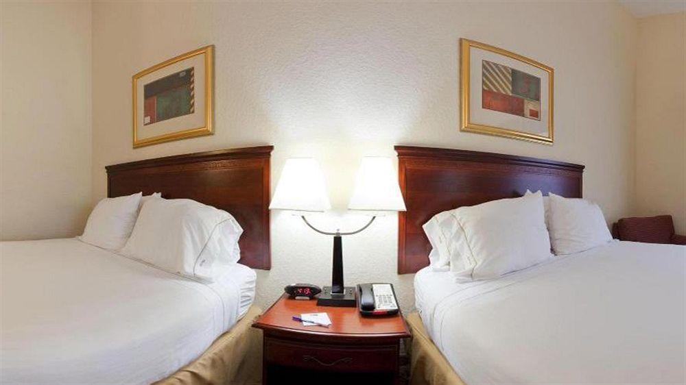 Holiday Inn Express St. Petersburg North / I-275 By Ihg Extérieur photo